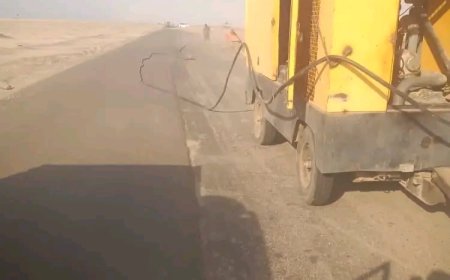 في رمضان.. أعمال متواصلة لتعزيز السلامة المرورية في خط العَلَم – دوفس بأبين