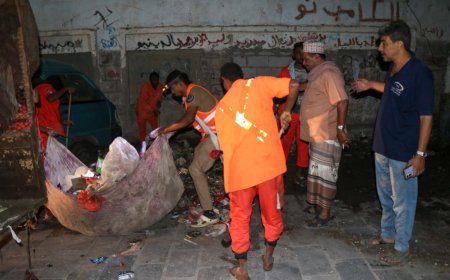 تنفيذا لتوجيهات وزير الدولة محافظ العاصمة عدن.. بدء حملة نظافة واسعة في مديرية صيرة بالعاصمة عدن