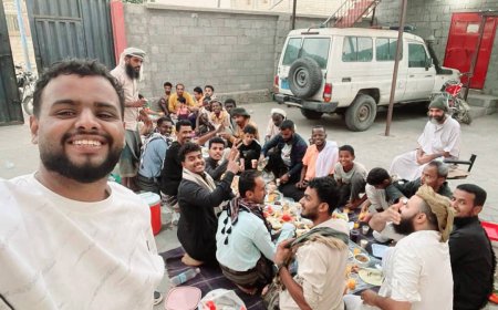 موظفو ومتطوعو جمعية الهلال الأحمر اليمني فرع أبين يقيمون مائدة إفطار جماعي