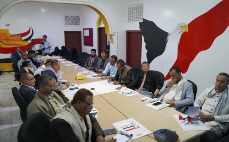 تعز: ندوة سياسية تناقش سيناريوهات الصراع الأمريكي الإيراني وتداعياته على اليمن وخيارات صانع القرار