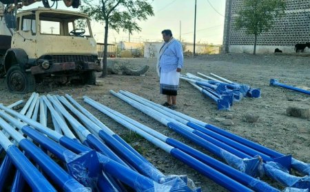 وصول الدفعة الثانية من أعمدة مشروع إنارة شوارع مدينة لودر