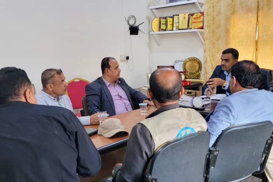 بتوجيه من الوزير السقطري.. المستشار الفني لوزارة الزراعة والأسماك يعقد اجتماع مع السلطة المحلية بمحافظة سقطرى