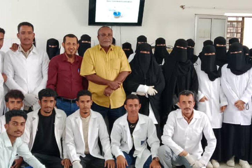 كلية ردفان الجامعية تطلق ورشة عملية لتعزيز مهارات طلاب المختبرات الطبية