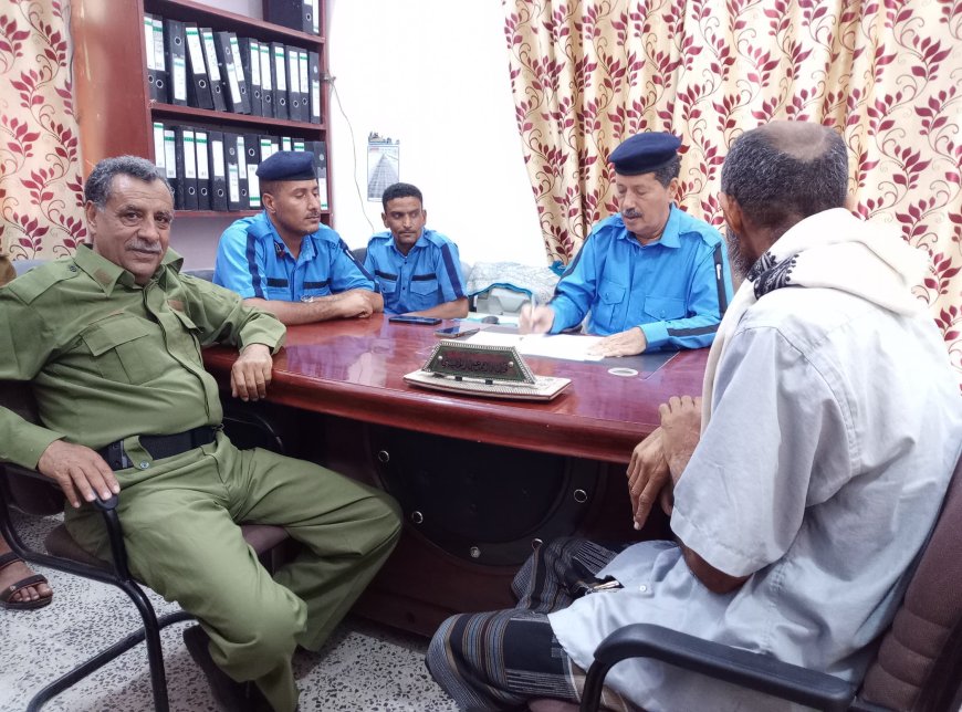 مدير شرطة السير بلحج يناقش مع نقابة النقل تنظيم حركة السير في مفرق الوهط - صبر