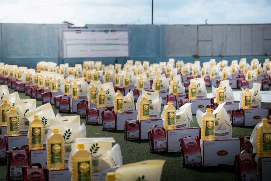 تدشين مشروع توزيع السلال الغذائية للأسر الأشد احتياجاً بمدينة المكلا