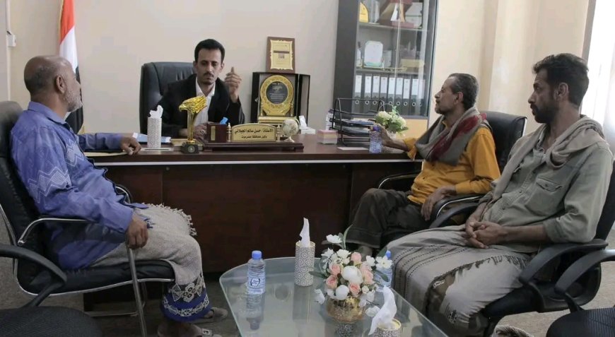 الوكيل الجيلاني يبحث مع نقابة المعلمين قضايا العملية التعليمية ويؤكد اهتمام السلطة المحلية بأوضاع المعلمين