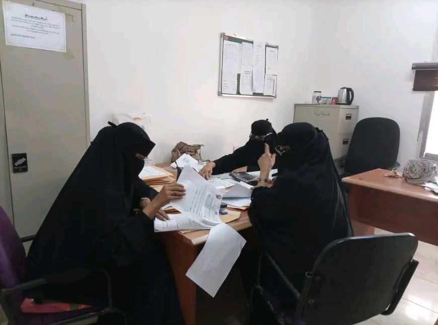 استمرار عملية فحص وثائق الطلاب المتقدمين للاختبارات النهائية بمعاهد التعليم الفني في عدن