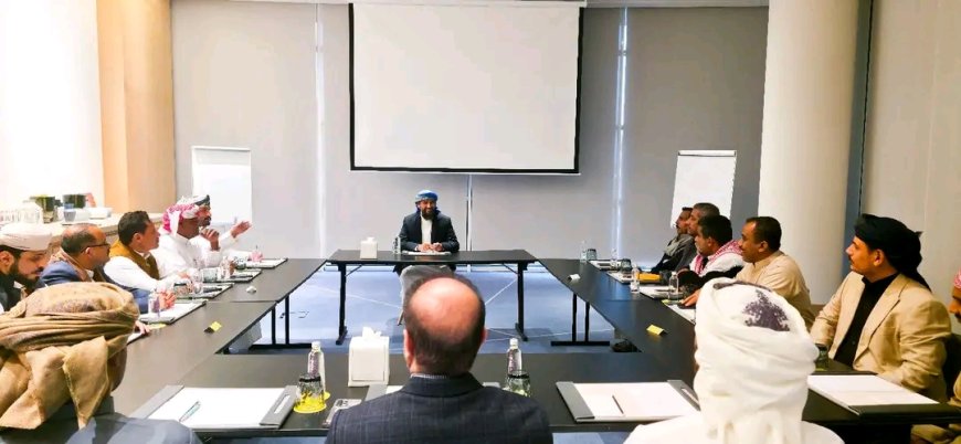 المحرّمي يناقش مع عدد من القيادات العسكرية والأمنية جهود تعزيز الاستقرار وتطبيع الأوضاع بحضرموت