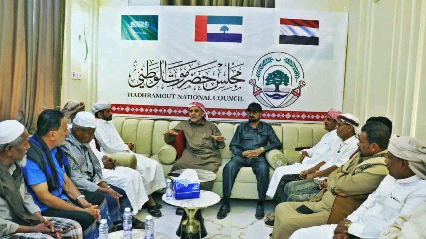 لقاء رسمي يجمع قيادة السلطة المحلية وعددًا من الوجهاء والشخصيات الإجتماعية بمديرية شبام مع الأمين العام لمجلس حضرموت الوطني