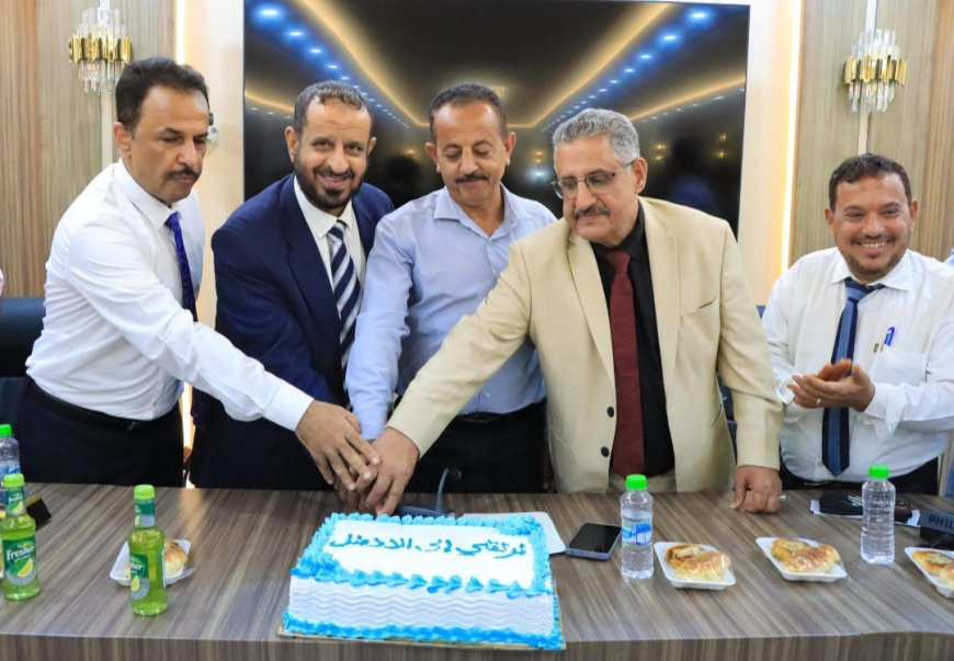 وزارة الزراعة والاسماك تكرم مدير الموارد البشرية بمناسبة انتهاء فترة عمله