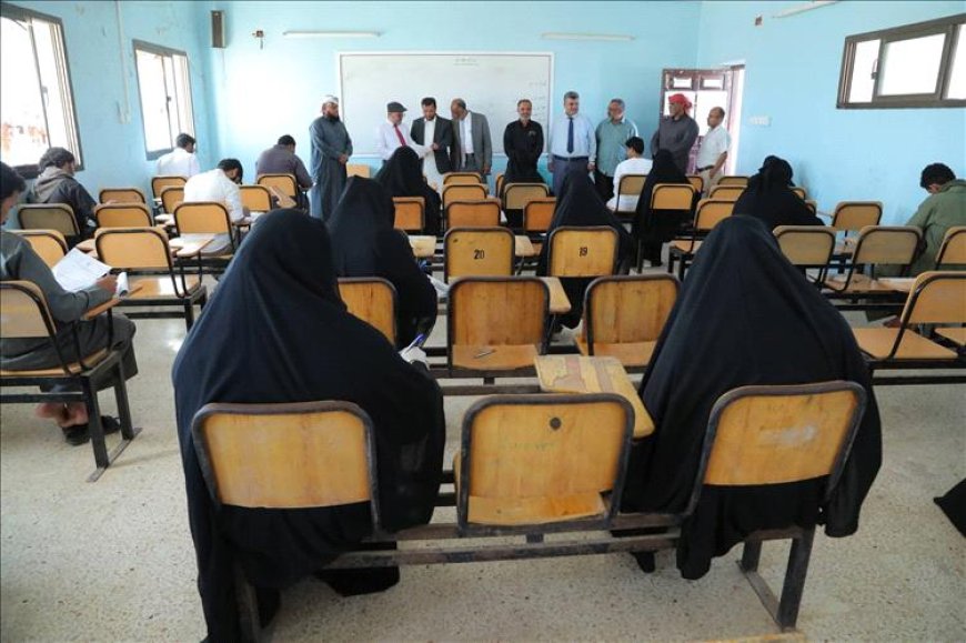 نواب رئيس جامعة المهرة يتفقدون سير الامتحانات النهائية للفصل الدراسي الأول بكلية التعليم عن بعد