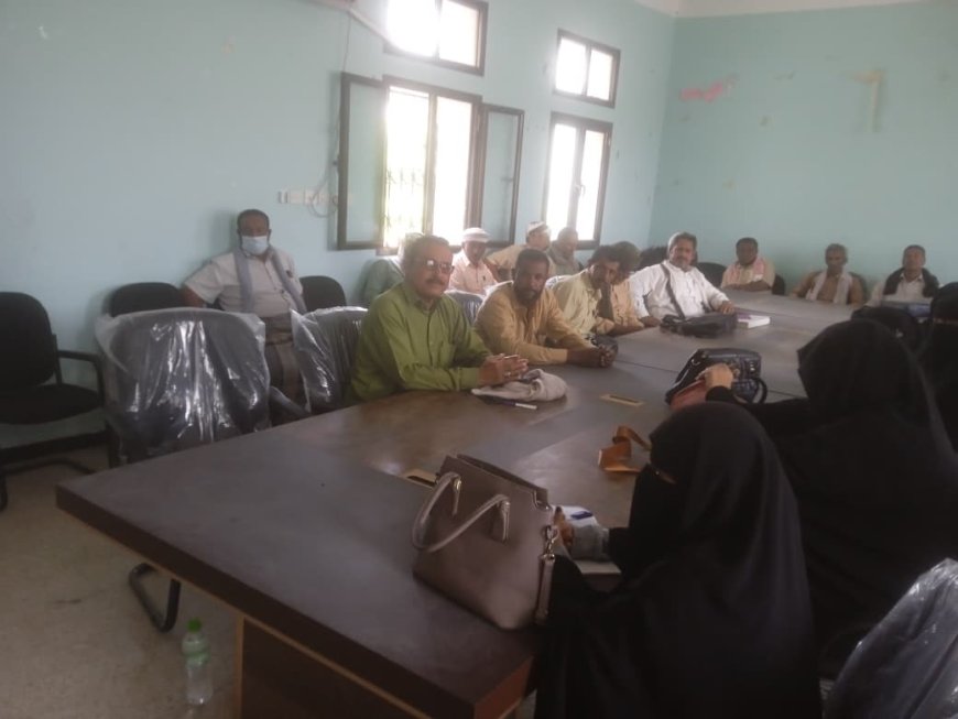 القائم بأعمال مدير مكتب التربية والتعليم بخنفر يعقد اجتماعاً موسعاً لمدراء مدارس المديرية