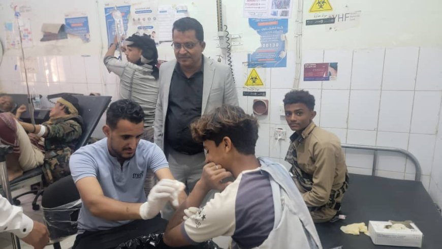 مدير مكتب الصحة بقعطبة الدكتور عبدالغني يزور المرضى بمستشفى السلام بالمديرية