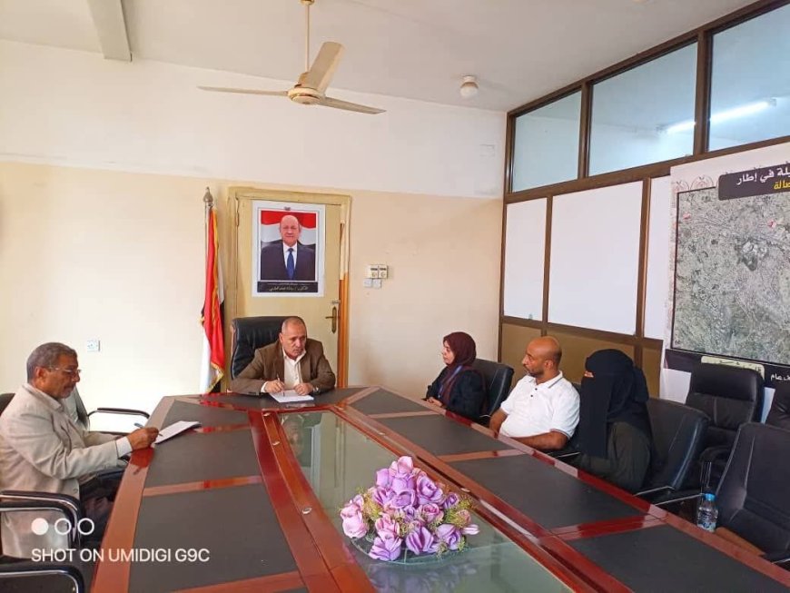 وكيل أول تعز يبحث تدخلات برنامج صندوق دعم اليمن بمنظمة كيمونيكس البريطانية