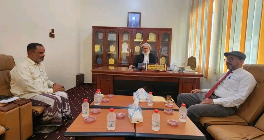 الوكيل بن عليان يلتقي نائب رئيس جامعة المهرة لشؤون الطلاب