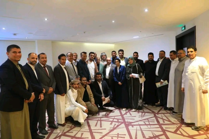 عضو مجلس القيادة ومحافظ حضرموت يلتقي الصحفيين والإعلاميين من أبناء المحافظة