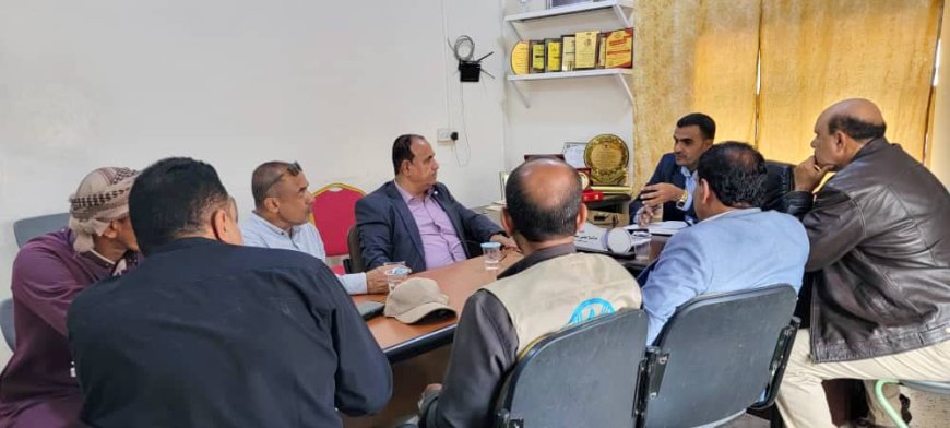 بتوجيه من الوزير السقطري.. المستشار الفني لوزارة الزراعة والأسماك يعقد اجتماع مع السلطة المحلية بمحافظة سقطرى