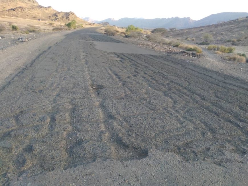 برعاية القيادي محمود عادل الحوشبي.. تدشين ردم الحفريات على طريق المسيمير - عقان