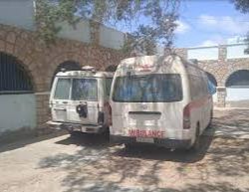 دعوة لتشكيل لجنة خيرية لجمع التبرعات لإصلاح سيارات إسعاف مستشفى أحور