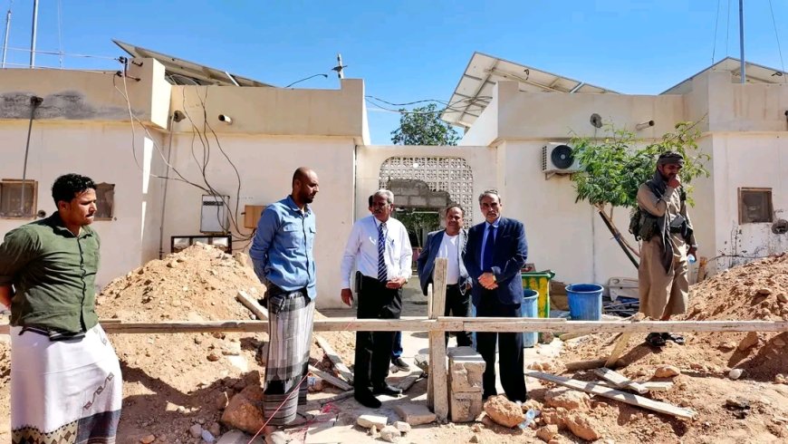 هشله يدشّن مشروع إعادة تأهيل إمدادات المياه بمستشفى شبوة للأمومة والطفولة