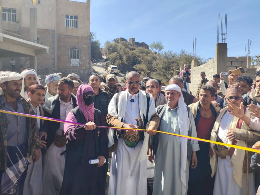 مؤسسة رسالتي لتنمية المرأة تسلّم مشروع إعادة تأهيل بئر عود لمدير عام مديرية المسراخ