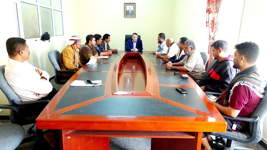أمين عام محلي أبين الحامد يعقد اجتماعا تنسيقيا مع مدراء عمود مديريات مودية وخنفر وصندوق النظافة بالمحافظة