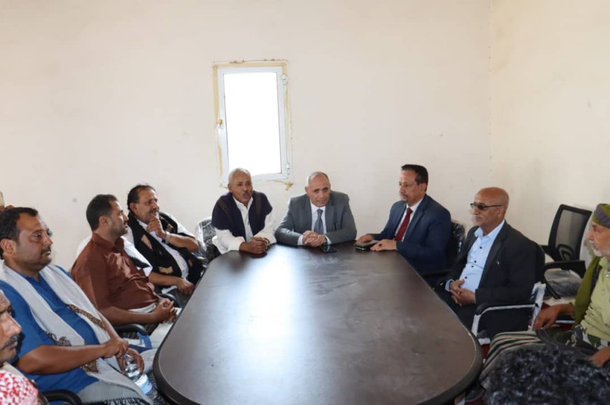 وكيل أول محافظة تعز يناقش أداء المكتب التنفيذي بمديرية الوازعية