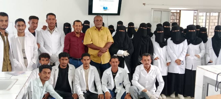 كلية ردفان الجامعية تطلق ورشة عملية لتعزيز مهارات طلاب المختبرات الطبية