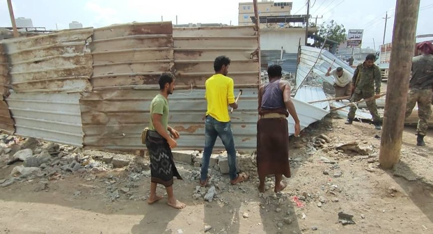 الحالمي خلال إزالة بناء عشوائي طال أرضية مواطن في بئر فضل بعدن : حماية الأراضي ستكون رادعة لمثل هولاء