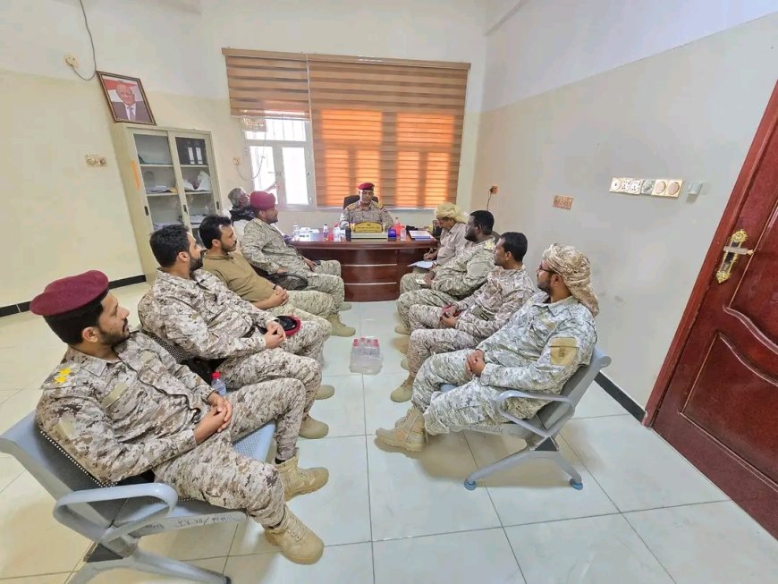 أركان محور الغيضة يترأس اجتماعًا مشتركًا لوحدات هيئة الاستخبارات في المهرة ويشدد على رفع الجاهزية