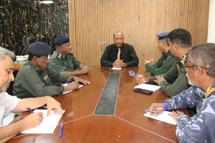 مدير عام المكلا يترأس اجتماعاً للجنة الأمنية لمناقشة خطة شهر رمضان وتنظيم الفعاليات العامة