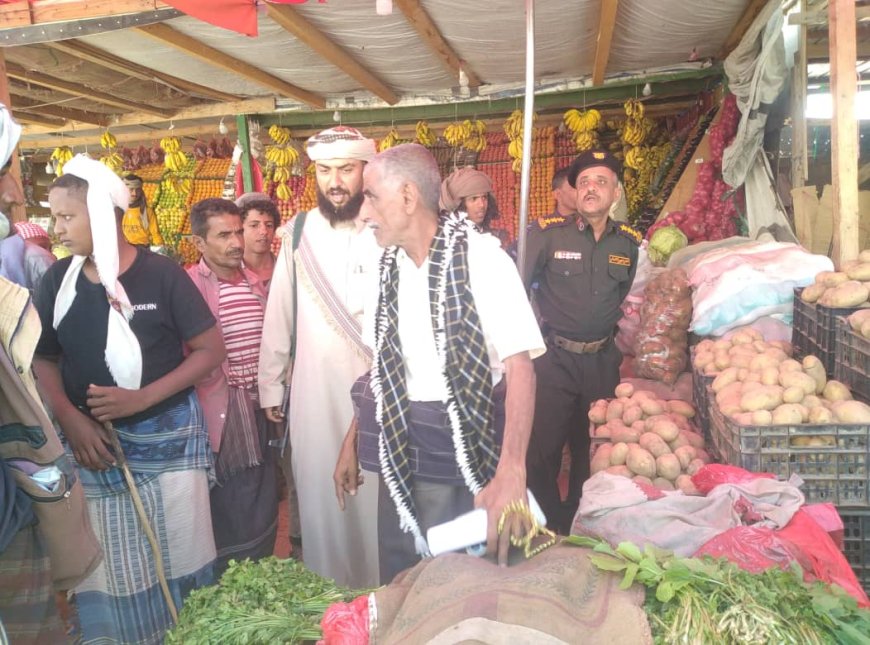 قيادة السلطة المحلية ومكتب الأشغال العامة بحبان ينفذون نزولًا ميدانيًا لتنظيم الباعة بسوق المدينة