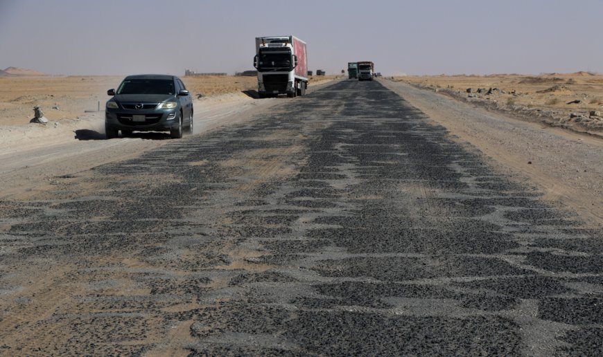 البرنامج السعودي لتنمية وإعمار اليمن... إنطلاق مرحلة جديدة من توسعة وإعادة تأهيل طريق العبر مأرب