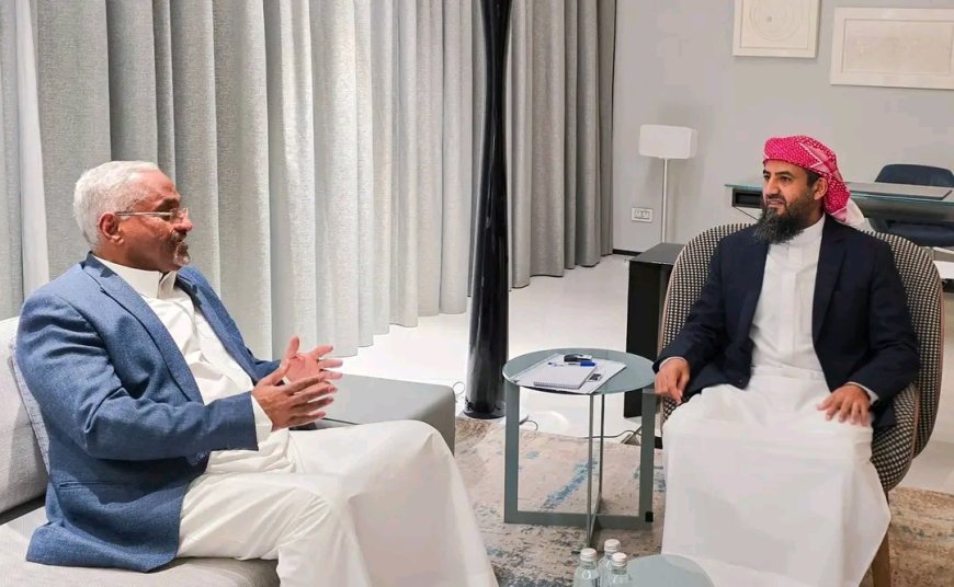 المحرّمي يلتقي وزير الإدارة المحلية ويطلع على خطط تعزيز أداء السلطات المحلية وتحسين الخدمات