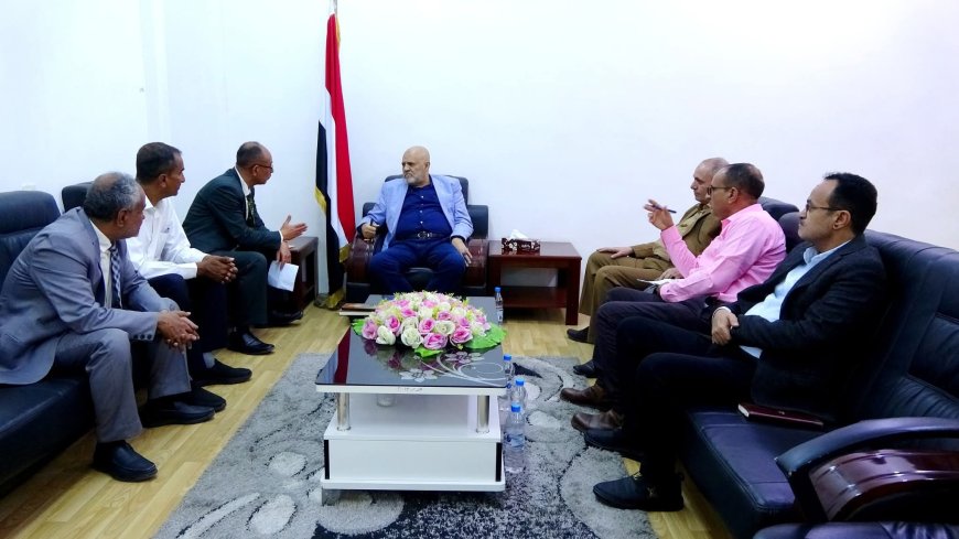 محافظ تعز يلتقي قيادة فرع نقابة الصحفيين ويوجّه بتوفير مقر للنقابة