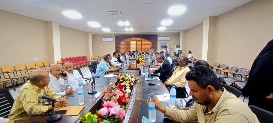 تنفيذي لحج يعقد اجتماعه الدوري ويقر معالجات لملفي الكهرباء والمياه