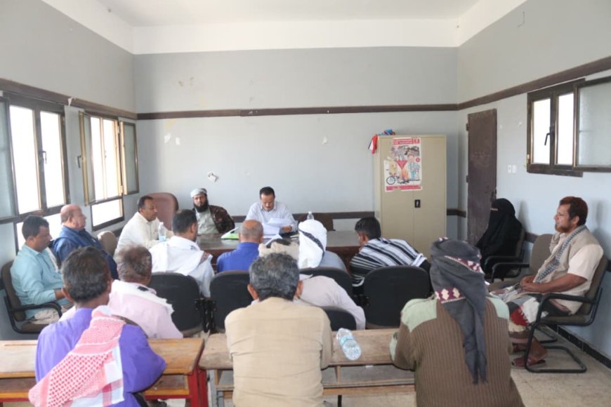 المكتب التنفيذي بمديرية كرش القبيطة يعقد اجتماع دورته الاعتيادية الأولى للعام 2026م