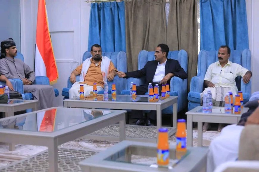 مدير عام مطار الغيضة الدولي يستقبل وفد قسم الإعلام بجامعة المهرة في زيارة استطلاعية