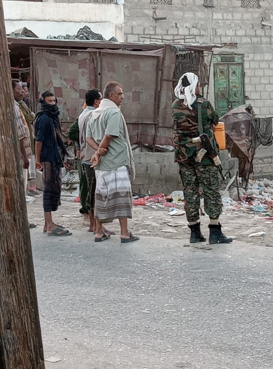 حملة أمنية لإزالة المفارش العشوائية وترتيب سوق مدينة المحفد