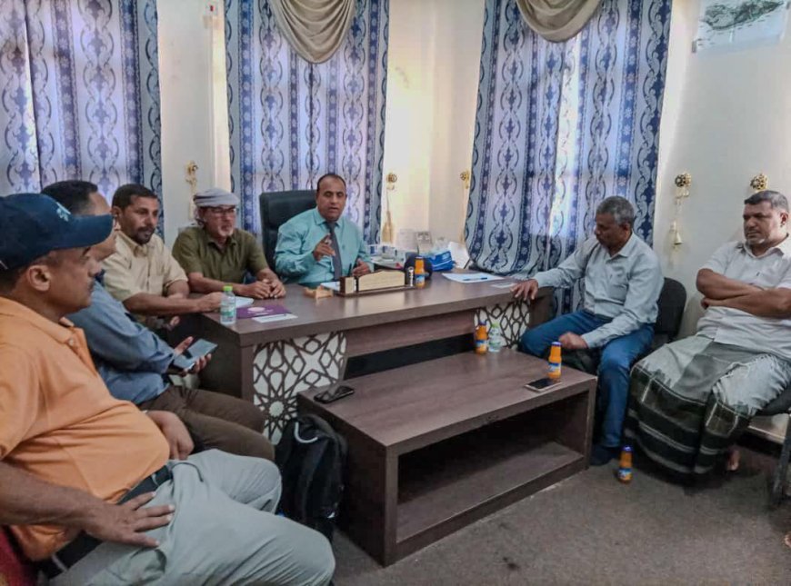اجتماع موسع بمكتب هيئة المصائد السمكية بمحافظة سقطرى