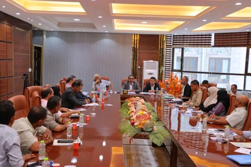 تنفيذية خور مكسر تناقش تقريري المالية والإعلام وتؤكد تعزيز الأداء المؤسسي