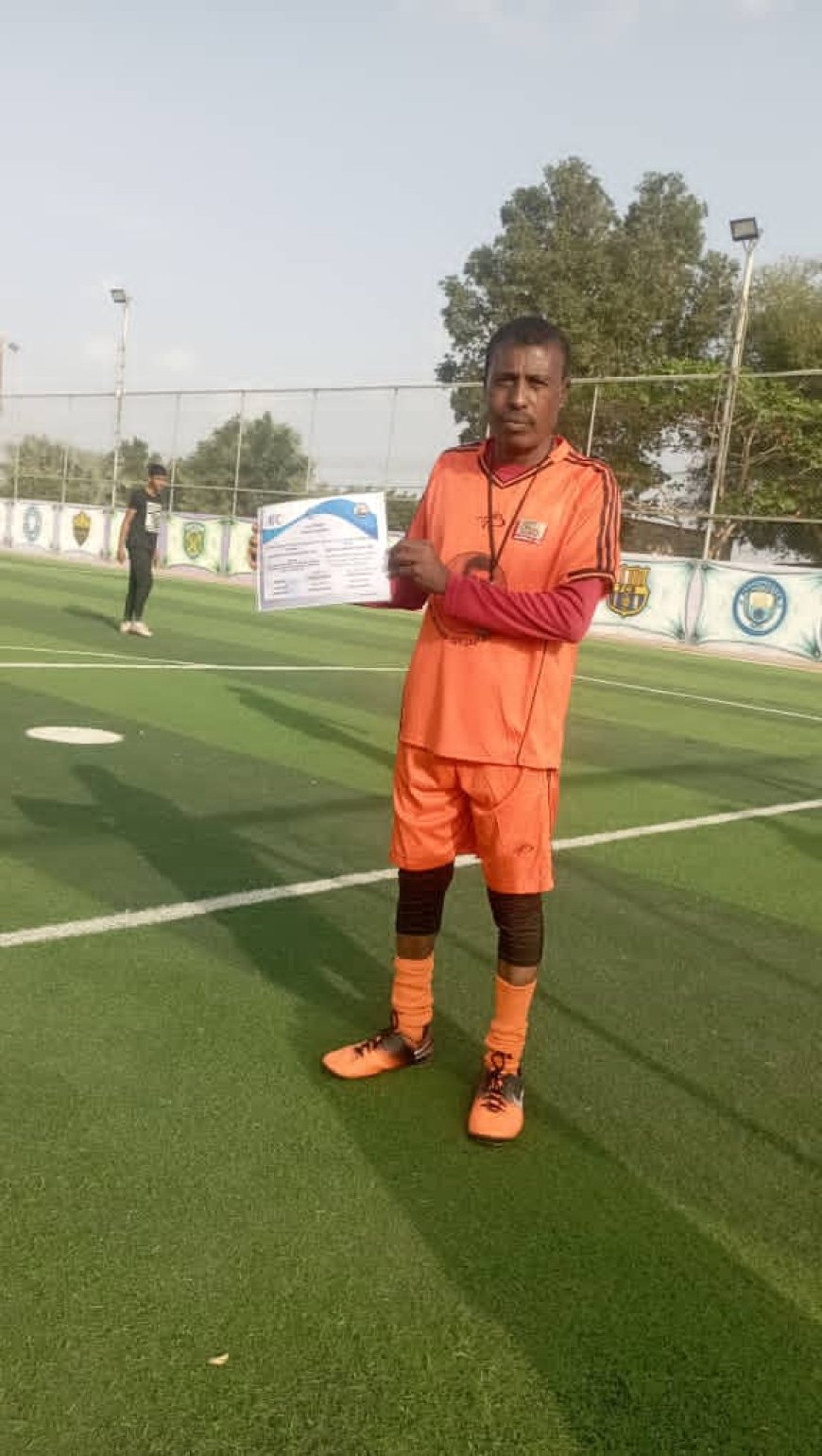 أكاديمية الهلال لكرة القدم  بمحافظة لحج تكرم الكابتن حسين عمر القريشي