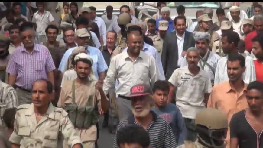 ناشطون على مواقع التواصل يستذكرون موقفًا للوزير نايف البكري عقب تحرير كريتر قبل عشرة أعوام