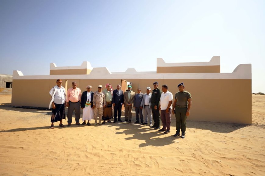 بتمويل مركز الملك سلمان.. محافظ حجة يتفقد مستوى الإنجاز في المجمع السكني المتكامل للنازحين بميدي