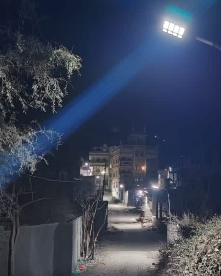 بدعم من رجل الأعمال محمد الجردمي.. إنارة طرقات قرن الضباب في منطقة رخمة بيافع رصد