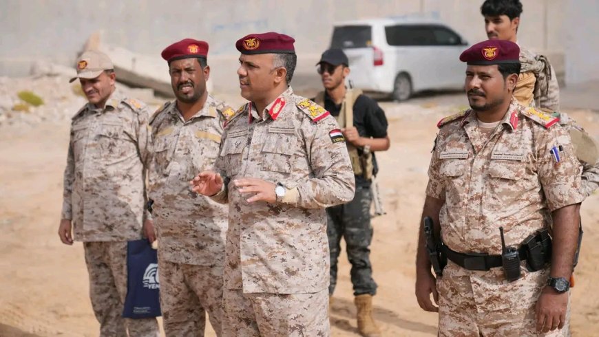 أركان محور الغيضة يتفقد جاهزية كتيبة أمن وحماية الطرقات ويشيد بمستوى أدائها في المهرة