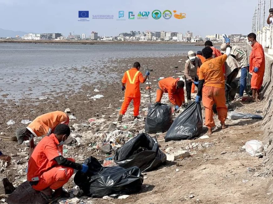 حملة نظافة واسعة تستهدف محمية “المملاح” بعدن ضمن مشروع "أصوات عدن الخضراء"