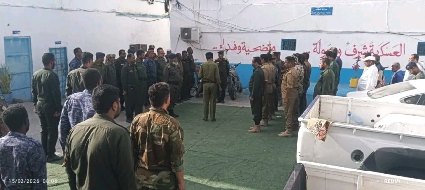 مدير أمن المكلا يحضر الطابور الأسبوعي ويؤكد على أهمية الانضباط والجاهزية العالية