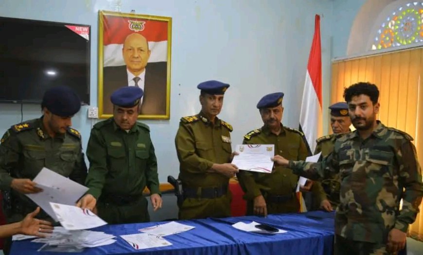 برعاية مدير عام شرطة تعز.. تكريم المبرزين في قسم التحكم المرئي بإدارة القيادة والسيطرة