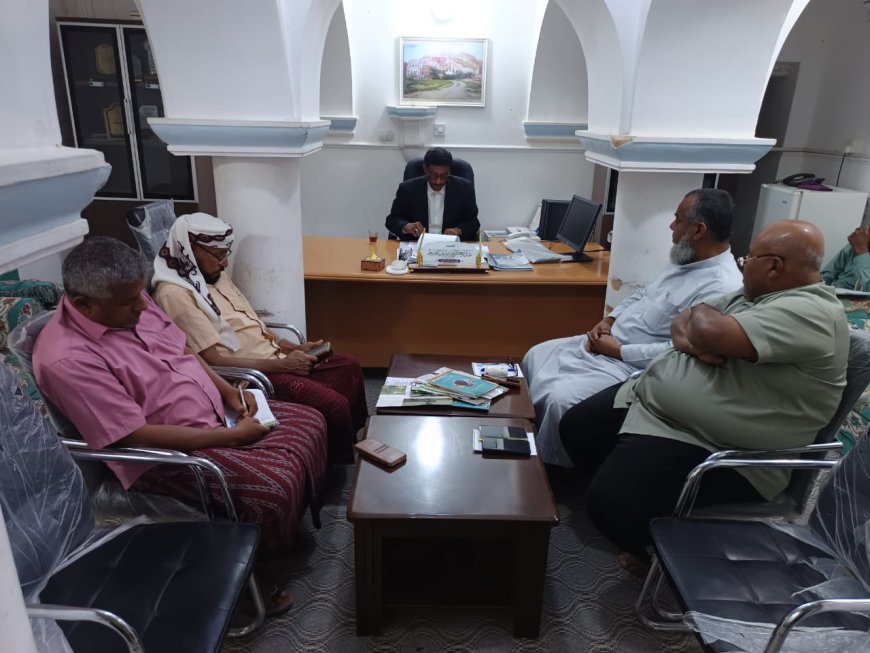 برئاسة مدير عام مديرية تريم… لجنة المناقصات تعقد اجتماعًا لمناقشة البرنامج الاستثماري لعام 2026